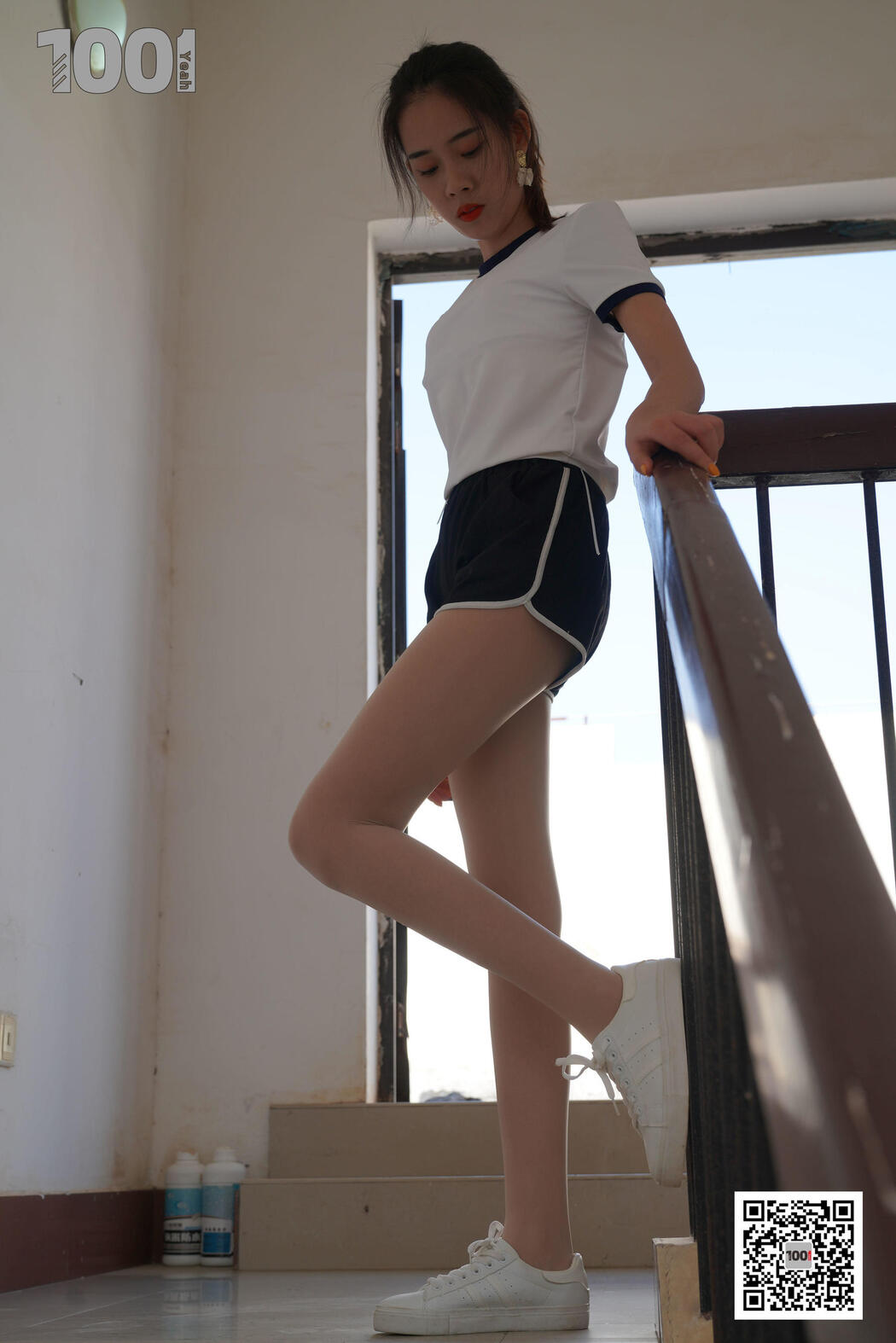 [IESS One Thousand and One Nights] Model Watermelon "Embracing the Sun 4" with beautiful legs in stockings