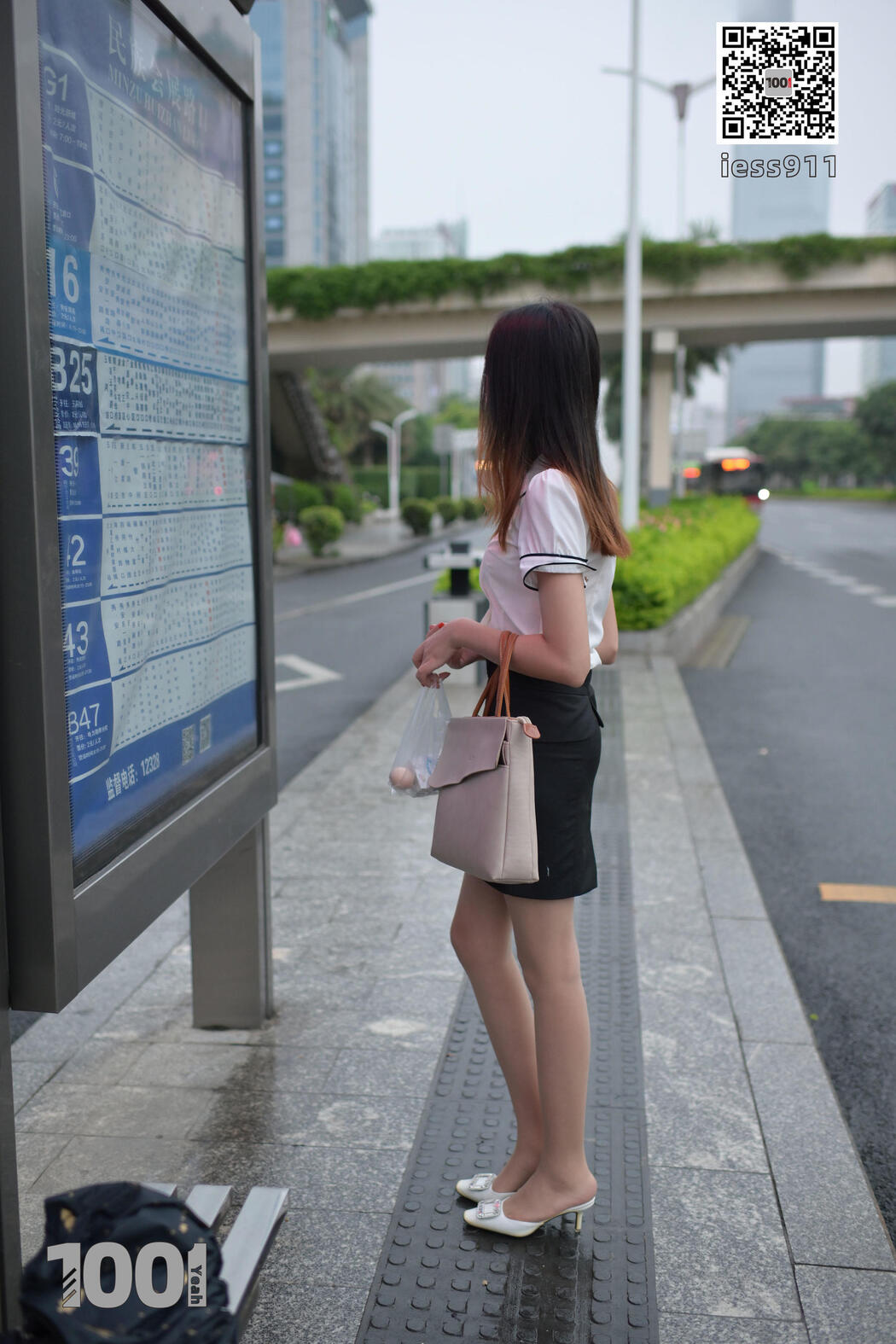 [IESS One Thousand and One Nights] "Waiting for Bus 1" Street Style Stockings