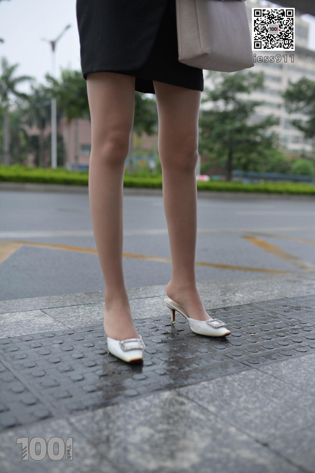 [IESS One Thousand and One Nights] "Waiting for Bus 1" Street Style Stockings