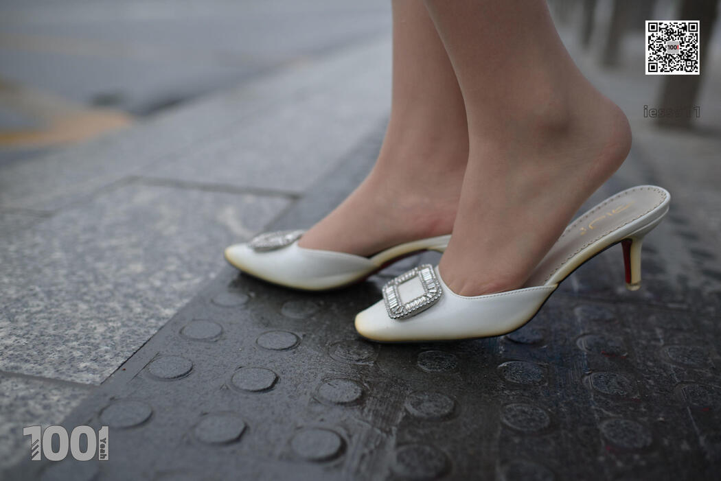 [IESS One Thousand and One Nights] "Waiting for Bus 1" Street Style Stockings