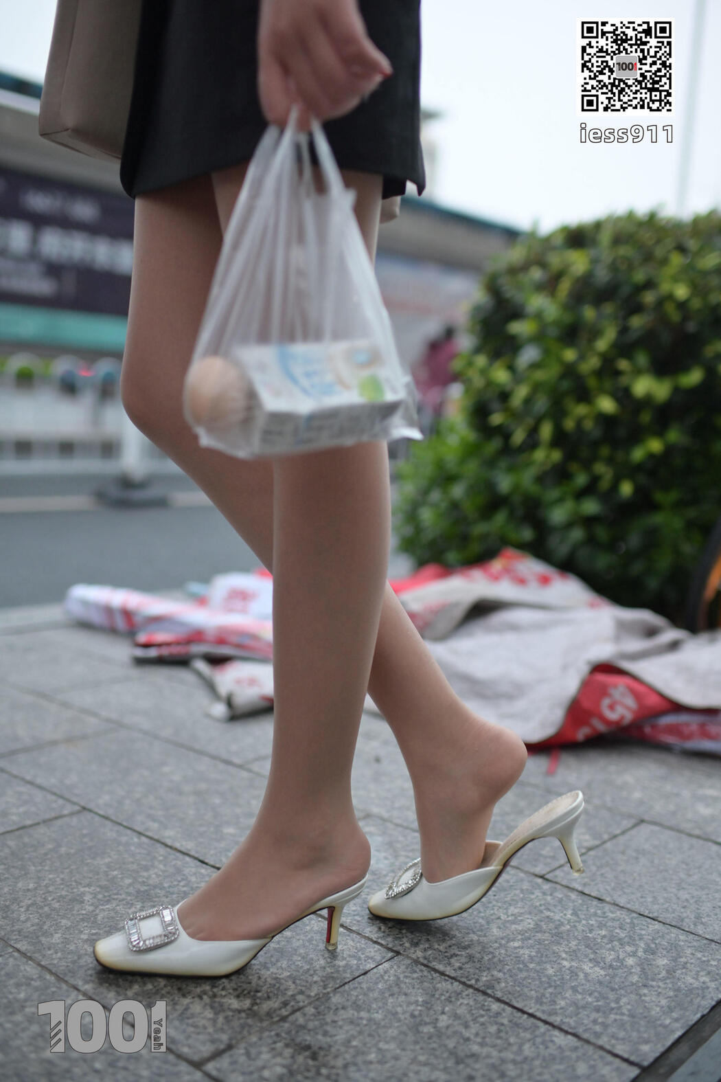 [IESS One Thousand and One Nights] "Waiting for Bus 1" Street Style Stockings