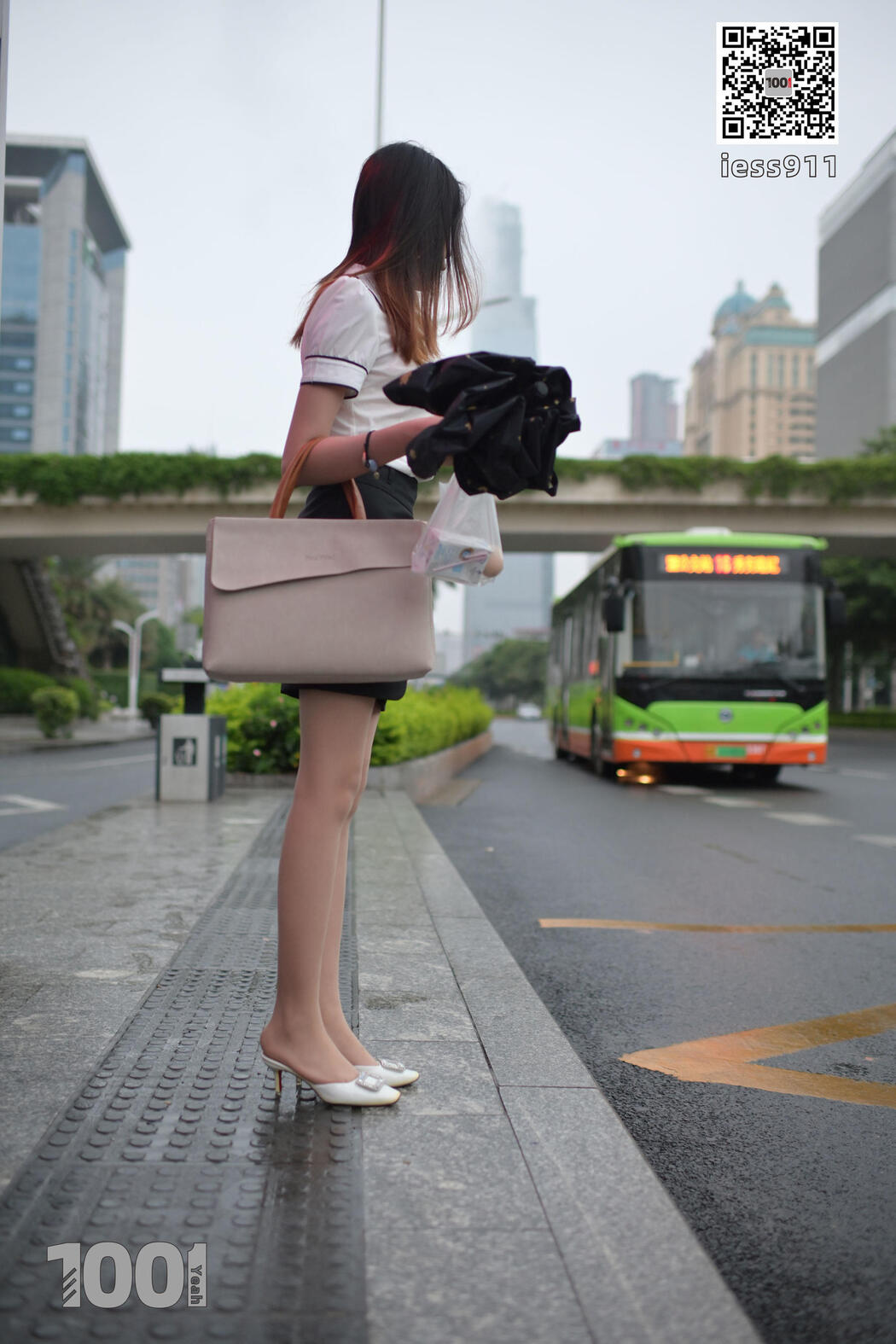 [IESS One Thousand and One Nights] "Waiting for Bus 1" Street Style Stockings