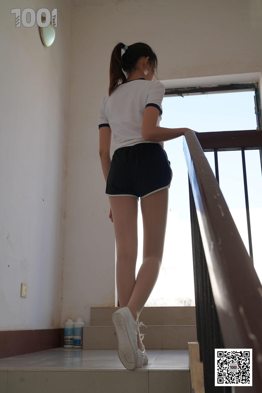 [IESS One Thousand and One Nights] Model Watermelon "Embracing the Sun 4" with beautiful legs in stockings