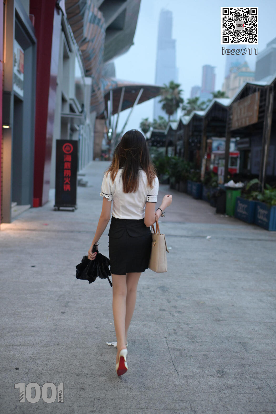 [IESS One Thousand and One Nights] "Waiting for Bus 1" Street Style Stockings