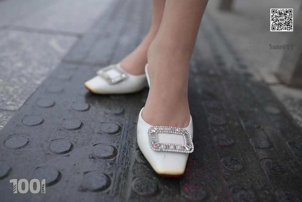 [IESS One Thousand and One Nights] "Waiting for Bus 1" Street Style Stockings