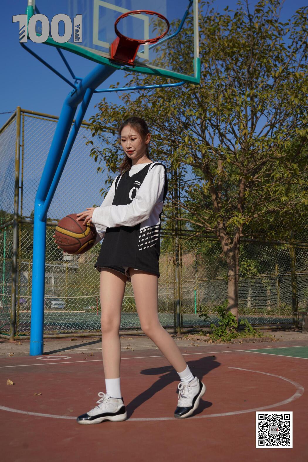 [IESS One Thousand and One Nights] Model: Strawberry "Playing Basketball with Girlfriend 3" Stockings