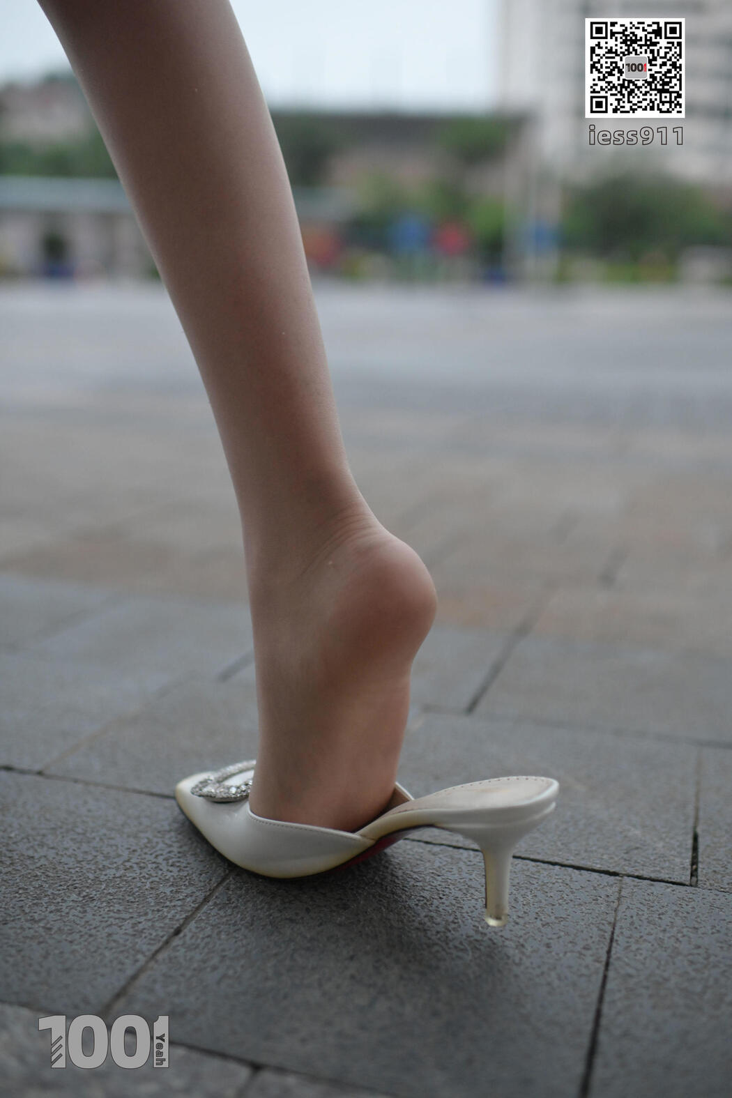 [IESS One Thousand and One Nights] "Waiting for Bus 1" Street Style Stockings