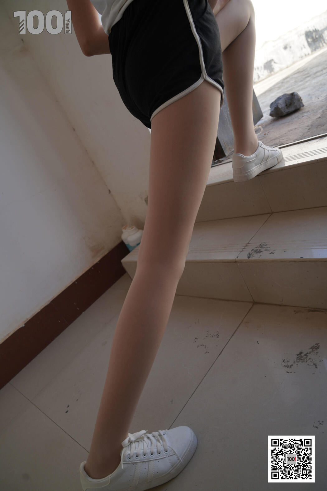 [IESS One Thousand and One Nights] Model Watermelon "Embracing the Sun 4" with beautiful legs in stockings
