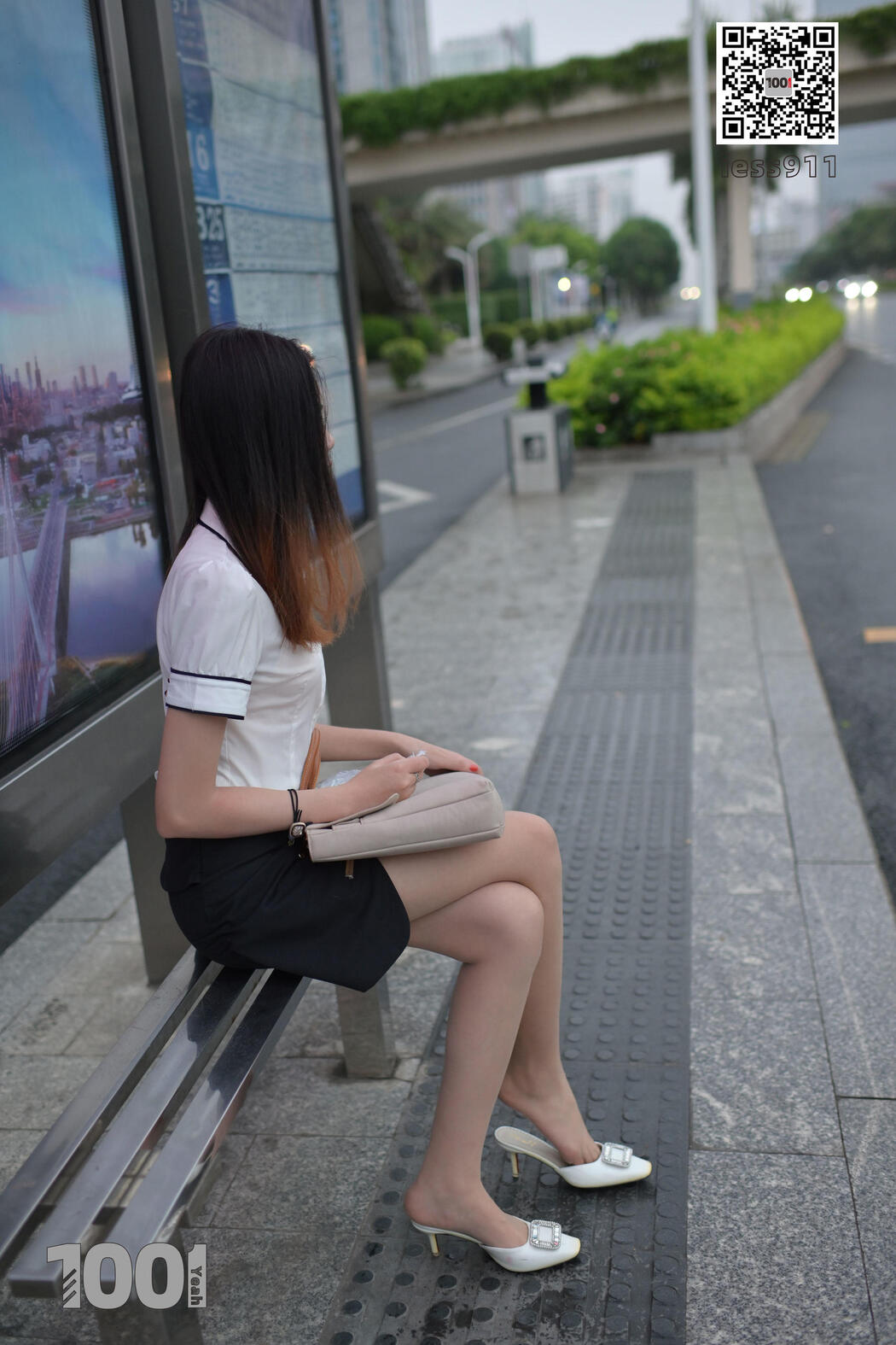 [IESS One Thousand and One Nights] "Waiting for Bus 1" Street Style Stockings