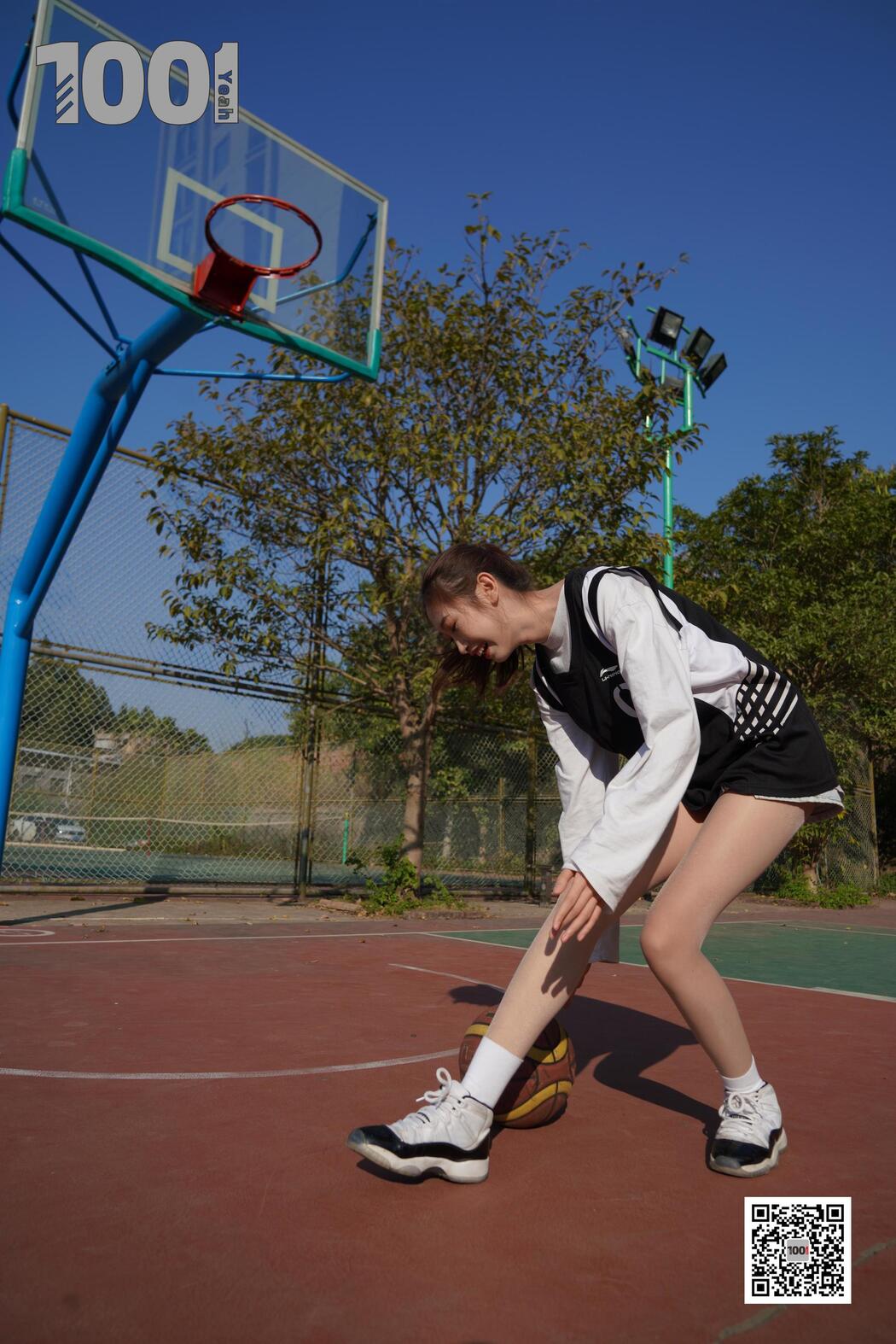 [IESS One Thousand and One Nights] Model: Strawberry "Playing Basketball with Girlfriend 3" Stockings