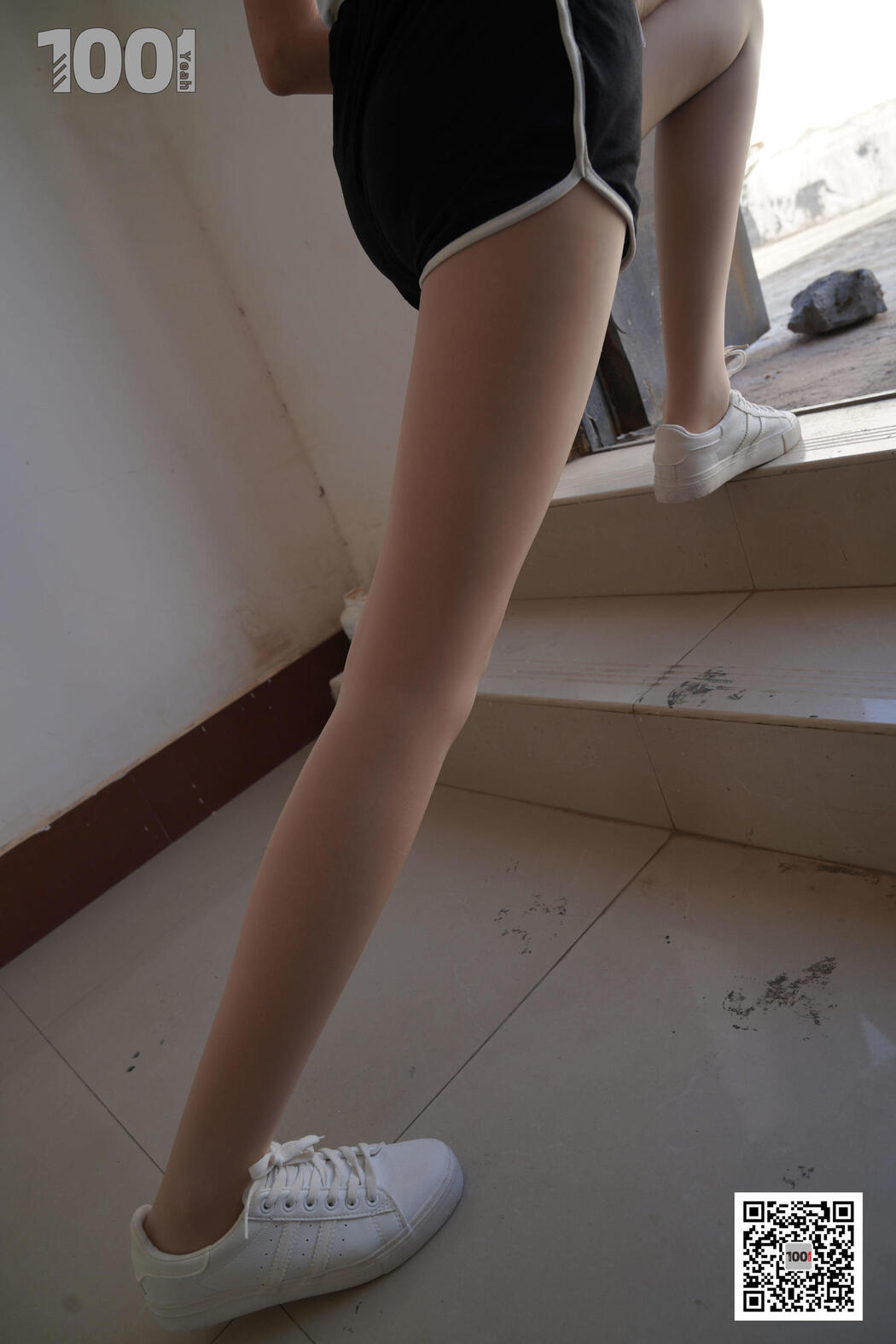 [IESS One Thousand and One Nights] Model Watermelon "Embracing the Sun 4" with beautiful legs in stockings