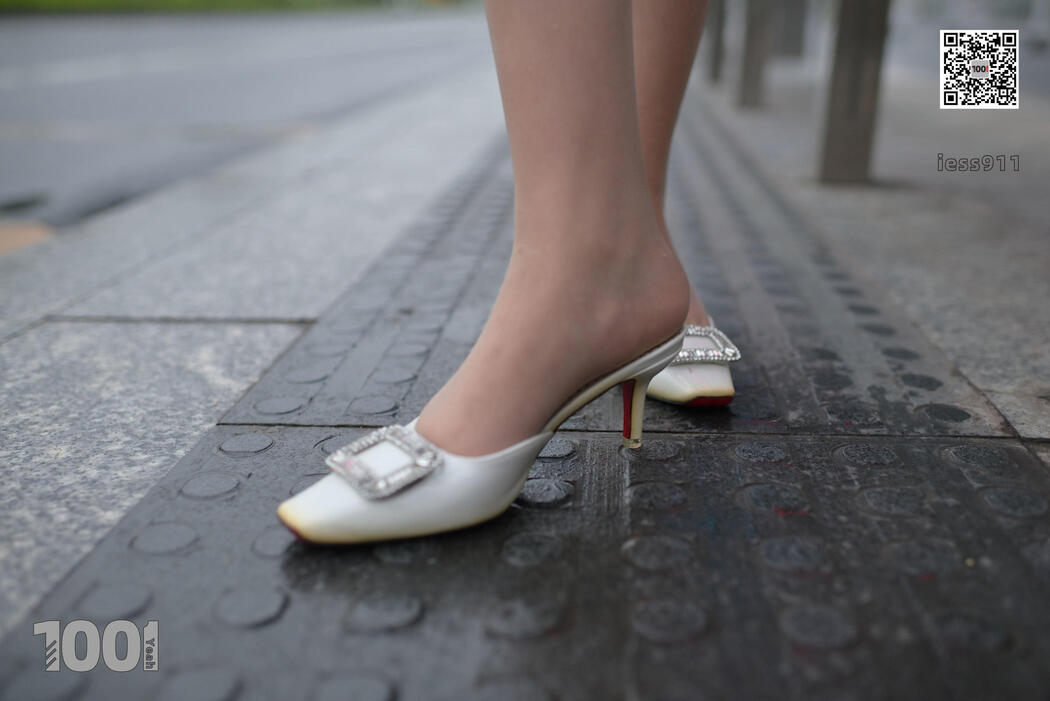 [IESS One Thousand and One Nights] "Waiting for Bus 1" Street Style Stockings