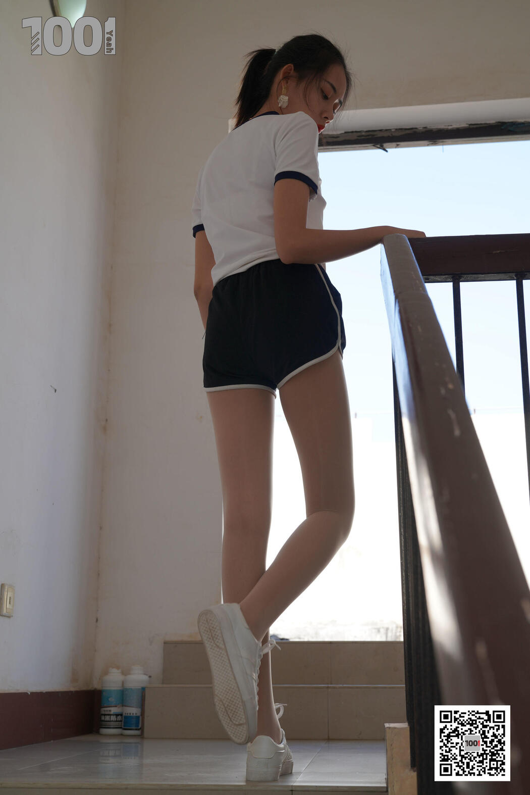 [IESS One Thousand and One Nights] Model Watermelon "Embracing the Sun 4" with beautiful legs in stockings