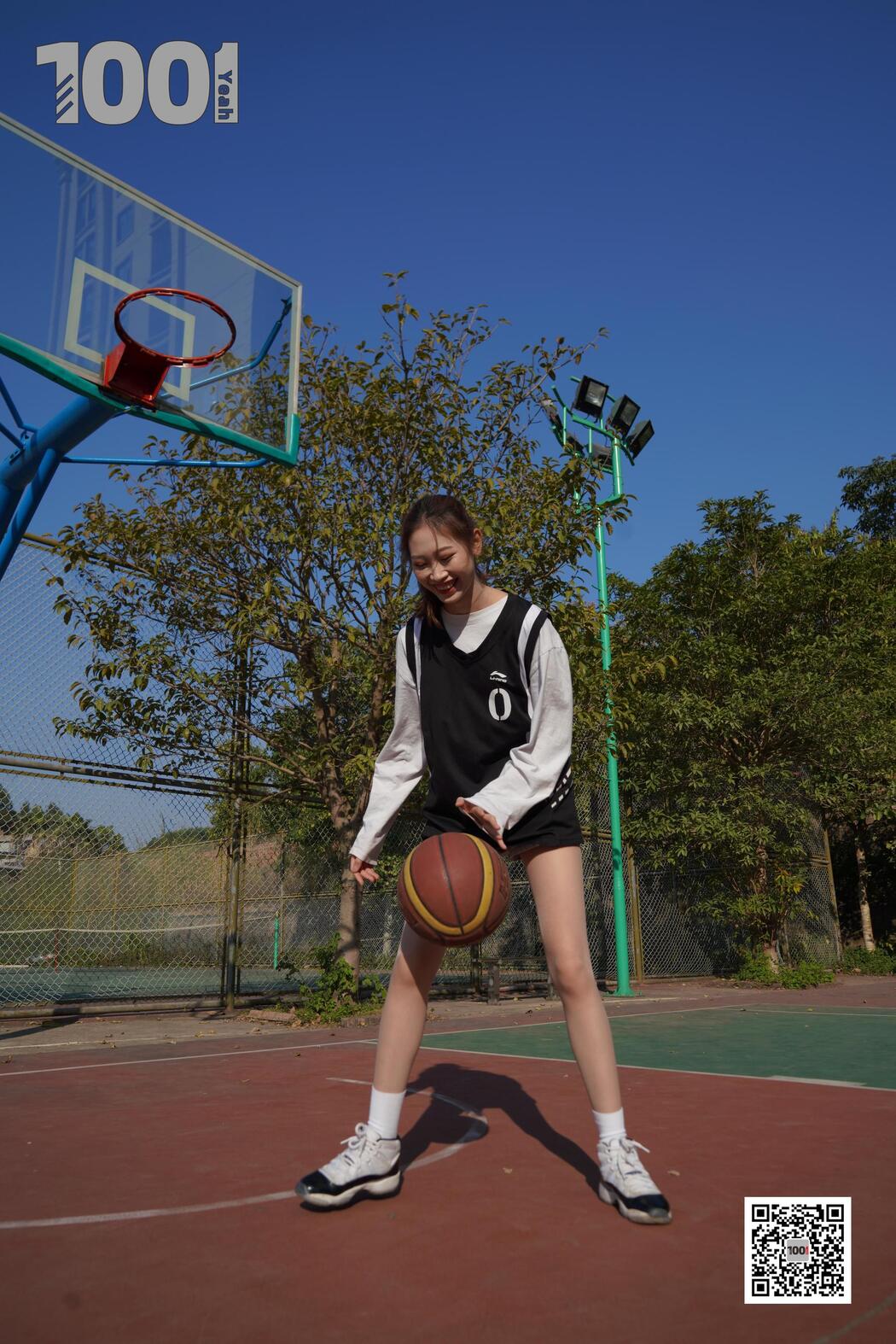 [IESS One Thousand and One Nights] Model: Strawberry "Playing Basketball with Girlfriend 3" Stockings