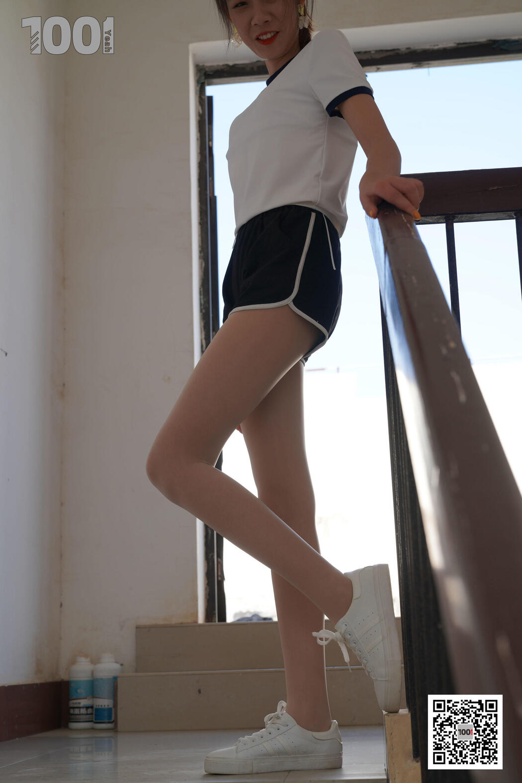 [IESS One Thousand and One Nights] Model Watermelon "Embracing the Sun 4" with beautiful legs in stockings