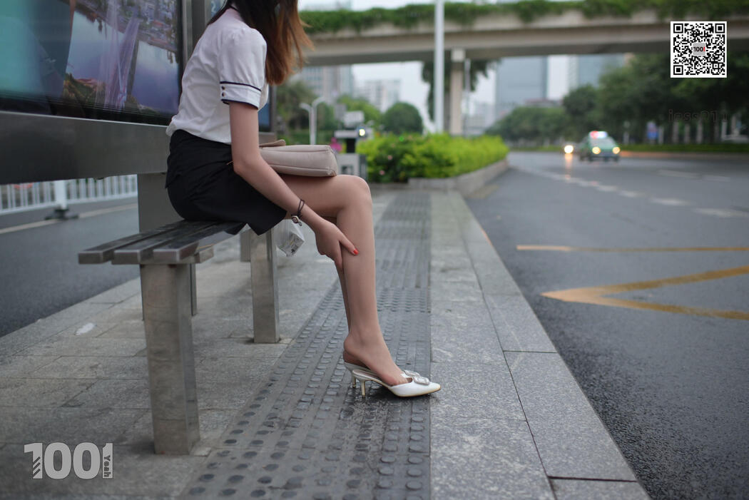 [IESS One Thousand and One Nights] "Waiting for Bus 1" Street Style Stockings