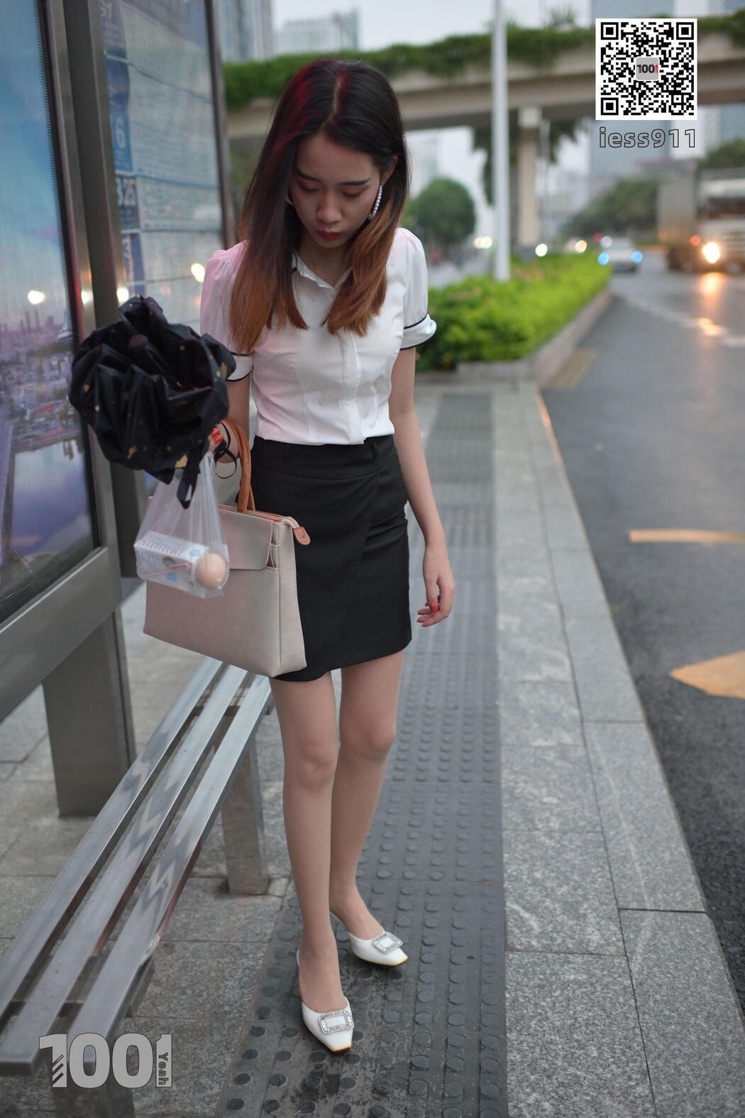 [IESS One Thousand and One Nights] "Waiting for Bus 1" Street Style Stockings