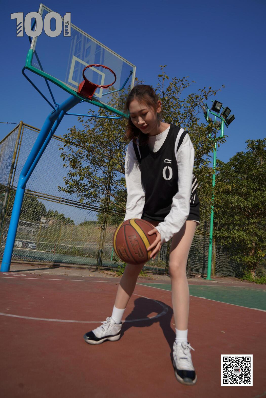 [IESS One Thousand and One Nights] Model: Strawberry "Playing Basketball with Girlfriend 3" Stockings