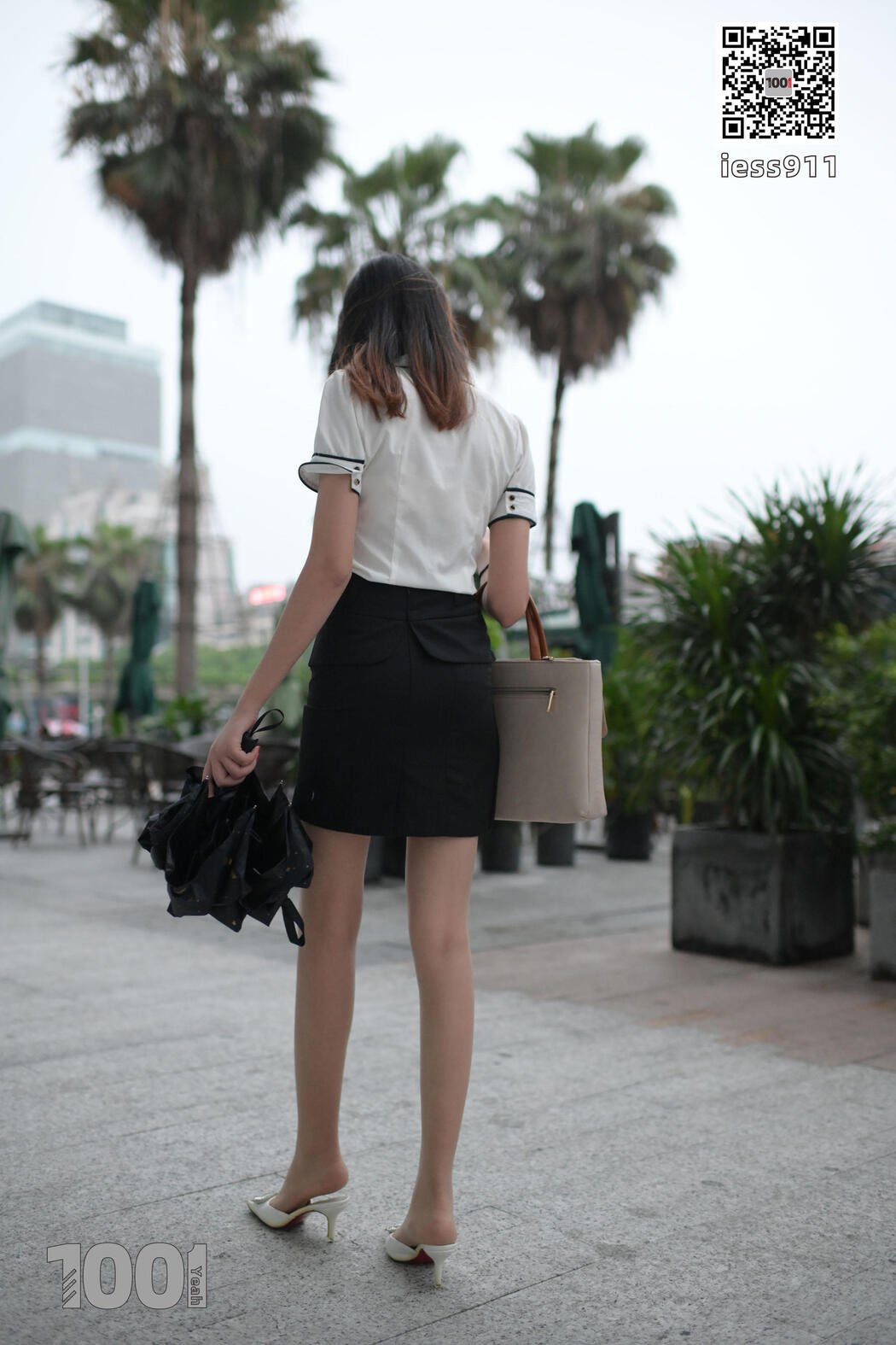 [IESS One Thousand and One Nights] "Waiting for Bus 1" Street Style Stockings