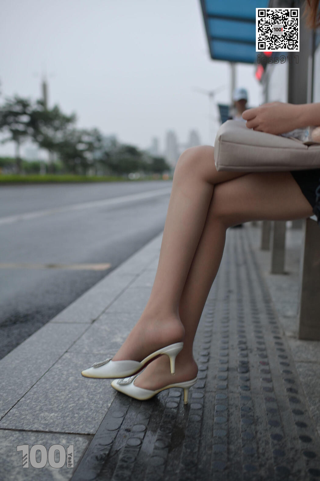 [IESS One Thousand and One Nights] "Waiting for Bus 1" Street Style Stockings