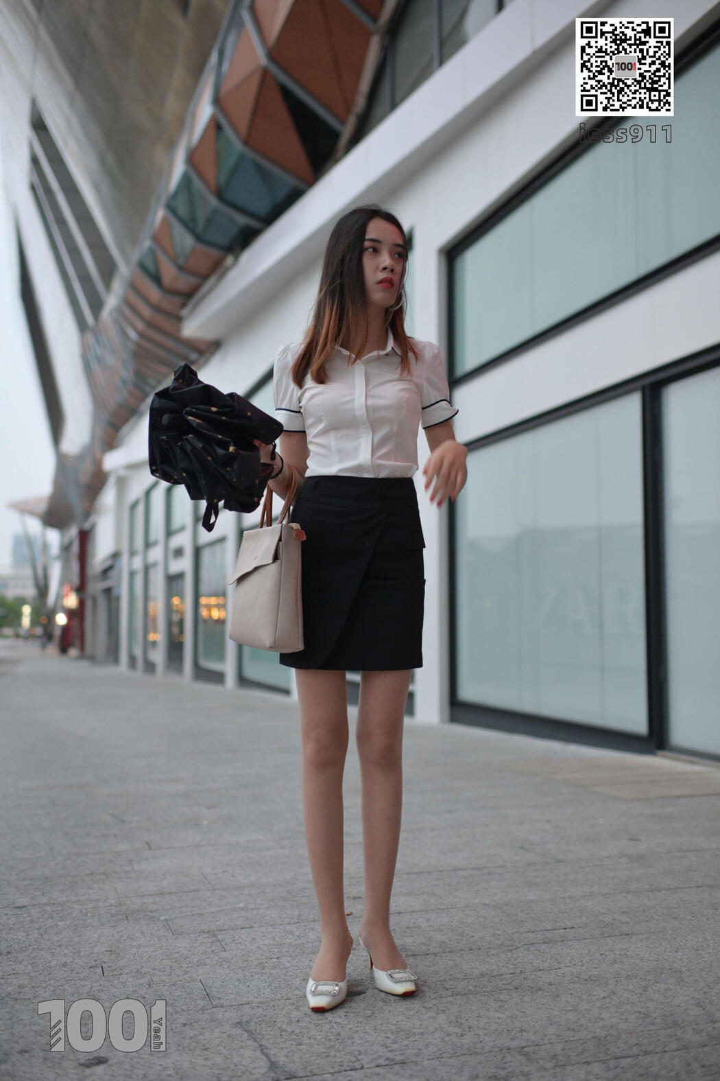 [IESS One Thousand and One Nights] "Waiting for Bus 1" Street Style Stockings