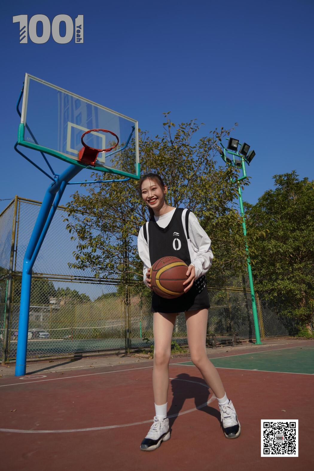 [IESS One Thousand and One Nights] Model: Strawberry "Playing Basketball with Girlfriend 3" Stockings