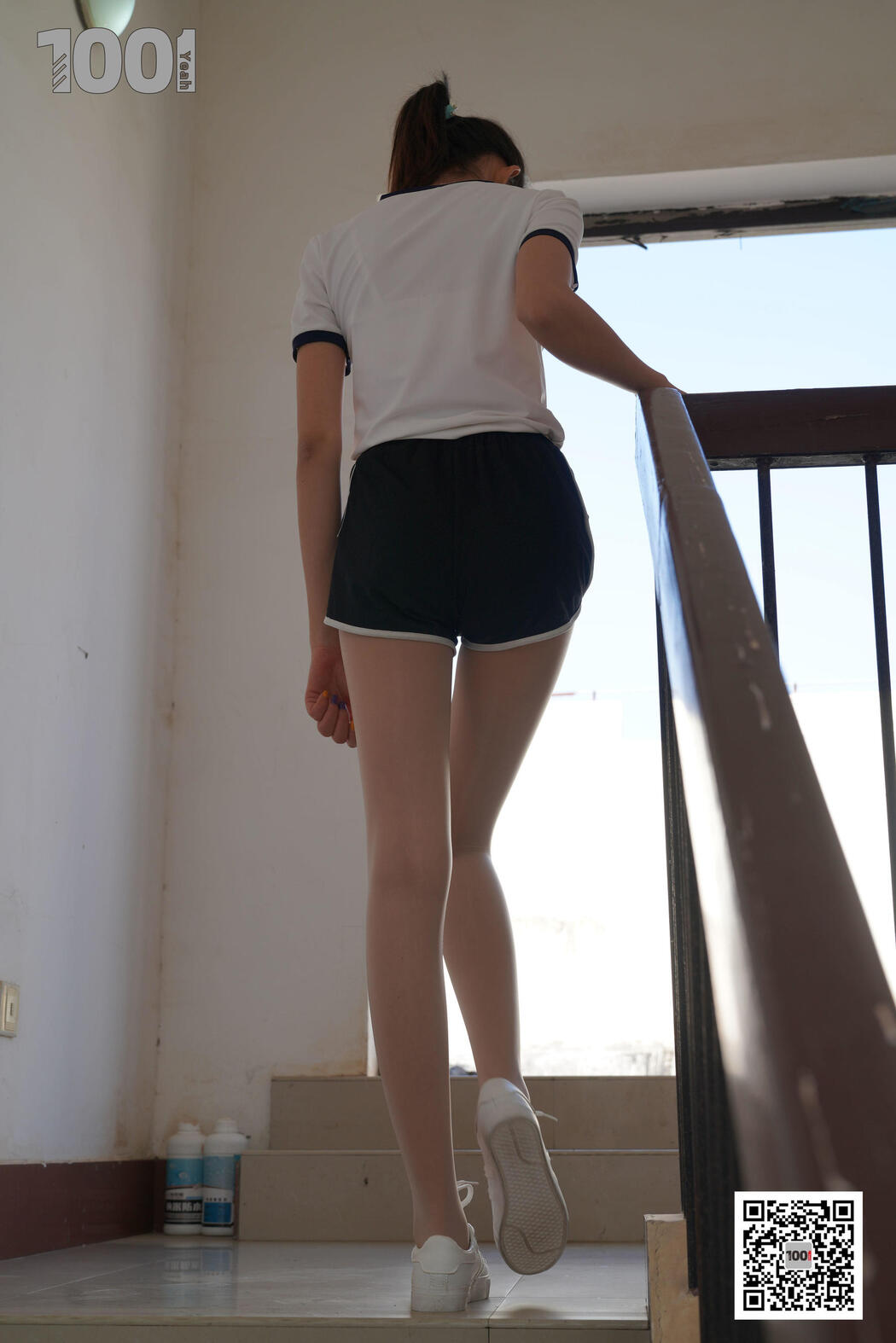 [IESS One Thousand and One Nights] Model Watermelon "Embracing the Sun 4" with beautiful legs in stockings