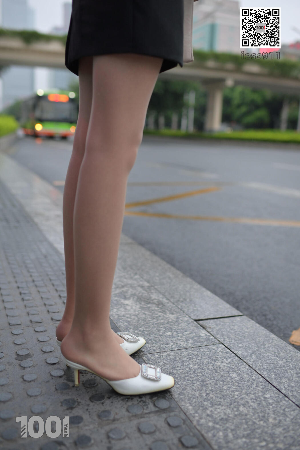 [IESS One Thousand and One Nights] "Waiting for Bus 1" Street Style Stockings