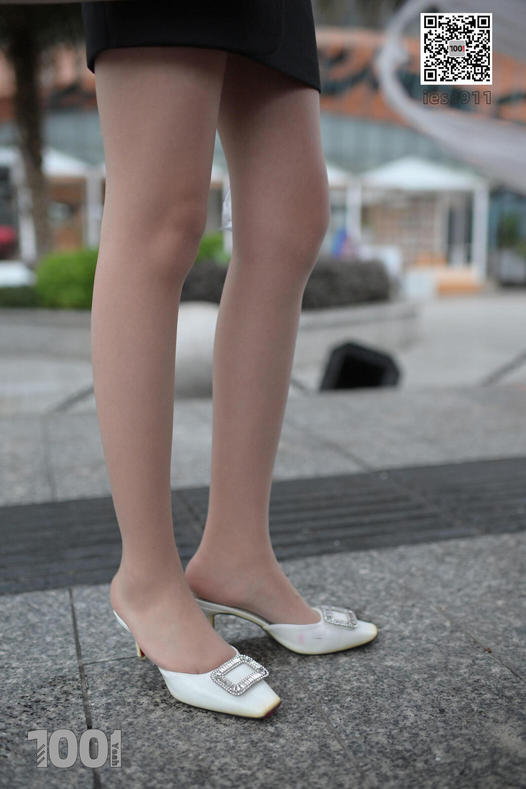 [IESS One Thousand and One Nights] "Waiting for Bus 1" Street Style Stockings