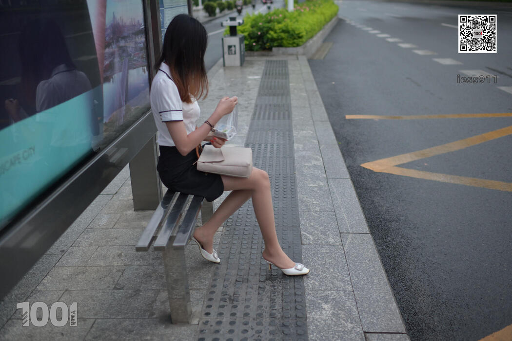 [IESS One Thousand and One Nights] "Waiting for Bus 1" Street Style Stockings