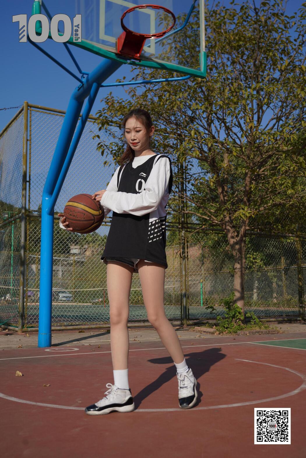 [IESS One Thousand and One Nights] Model: Strawberry "Playing Basketball with Girlfriend 3" Stockings