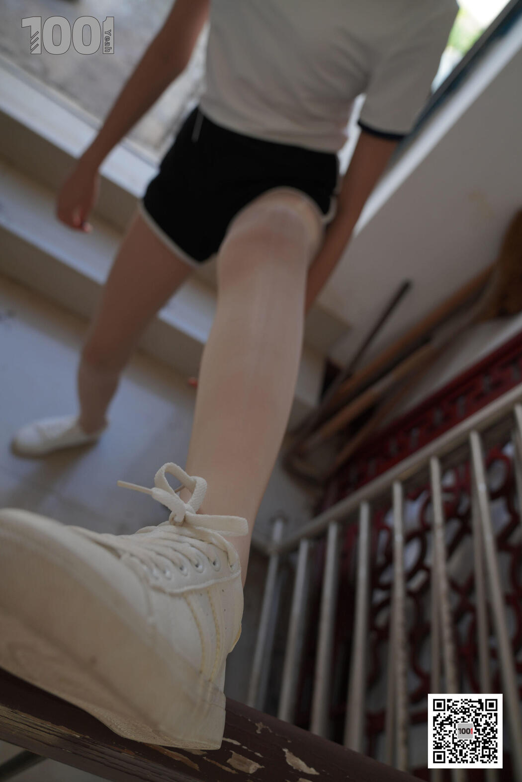 [IESS One Thousand and One Nights] Model Watermelon "Embracing the Sun 4" with beautiful legs in stockings