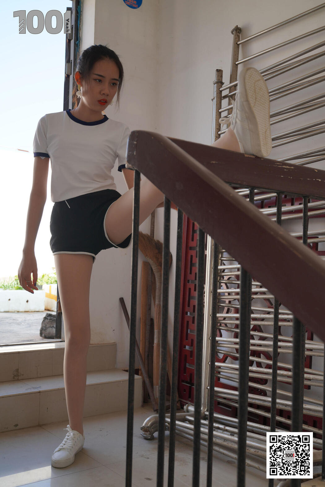 [IESS One Thousand and One Nights] Model Watermelon "Embracing the Sun 4" with beautiful legs in stockings