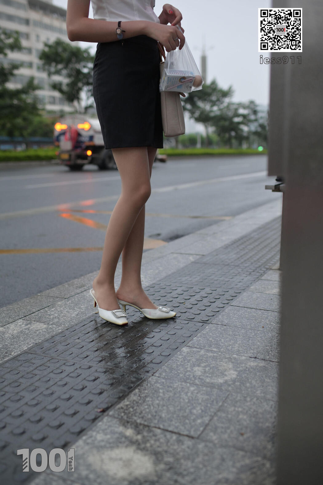 [IESS One Thousand and One Nights] "Waiting for Bus 1" Street Style Stockings