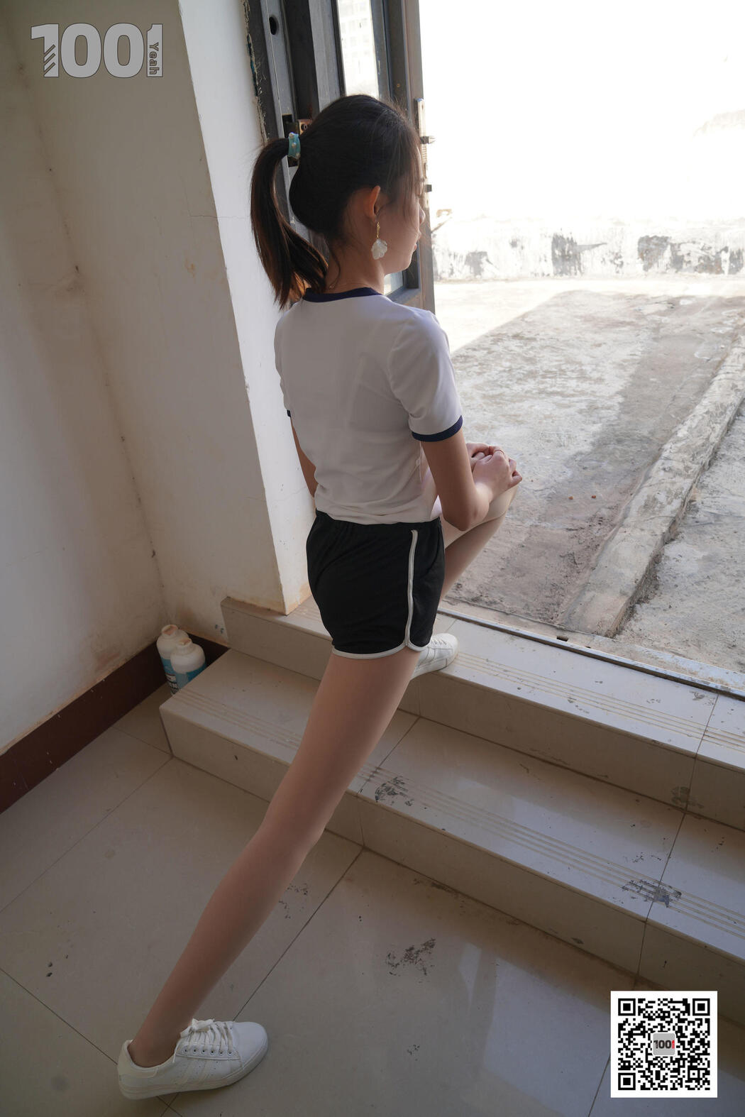 [IESS One Thousand and One Nights] Model Watermelon "Embracing the Sun 4" with beautiful legs in stockings