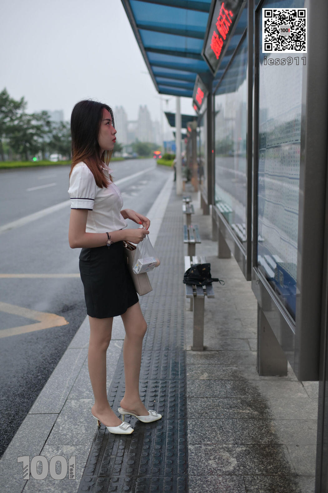 [IESS One Thousand and One Nights] "Waiting for Bus 1" Street Style Stockings