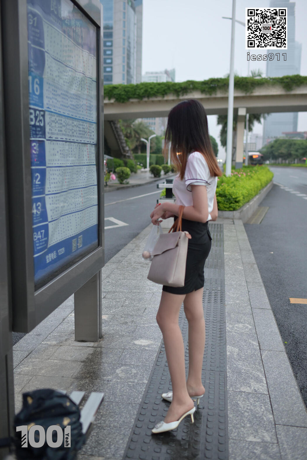 [IESS One Thousand and One Nights] "Waiting for Bus 1" Street Style Stockings