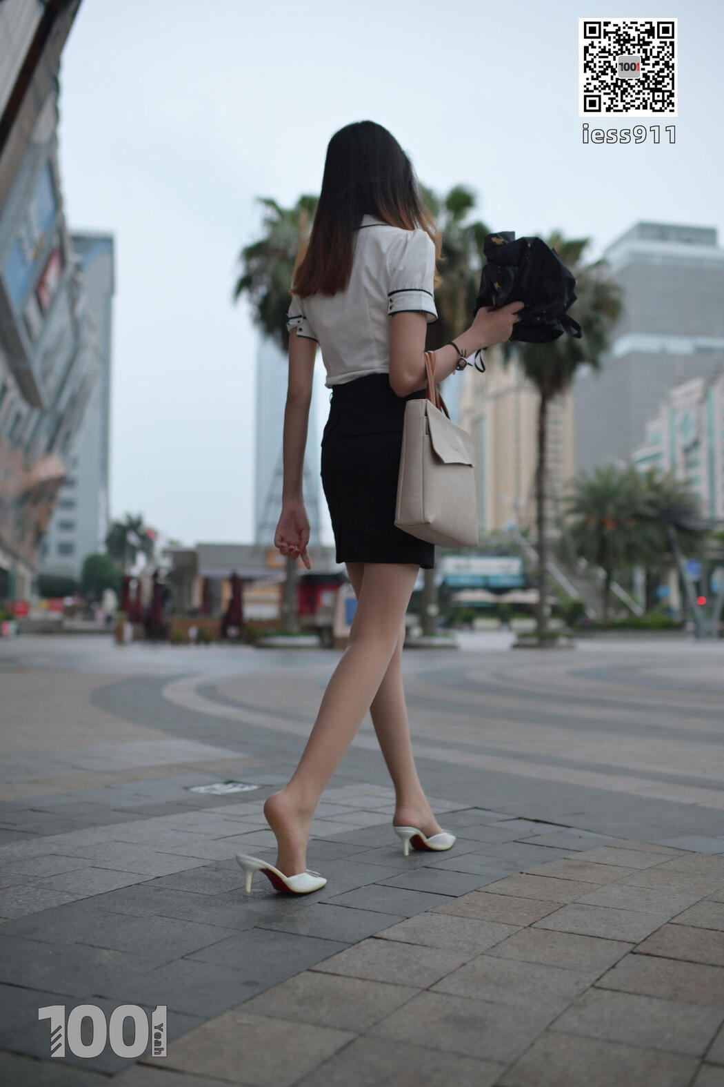 [IESS One Thousand and One Nights] "Waiting for Bus 1" Street Style Stockings