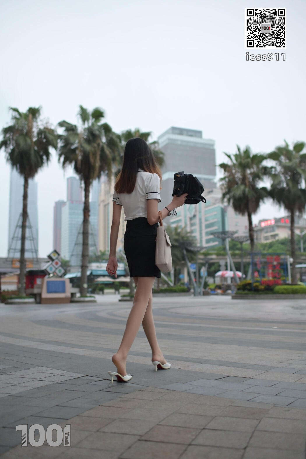 [IESS One Thousand and One Nights] "Waiting for Bus 1" Street Style Stockings
