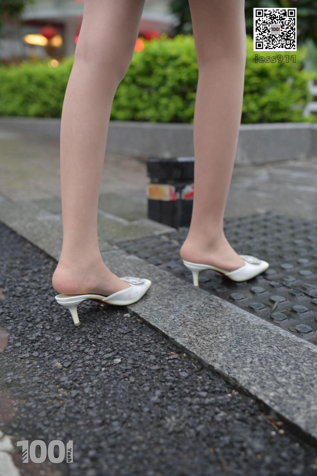 [IESS One Thousand and One Nights] "Waiting for the Bus 2" Street shot beautiful feet