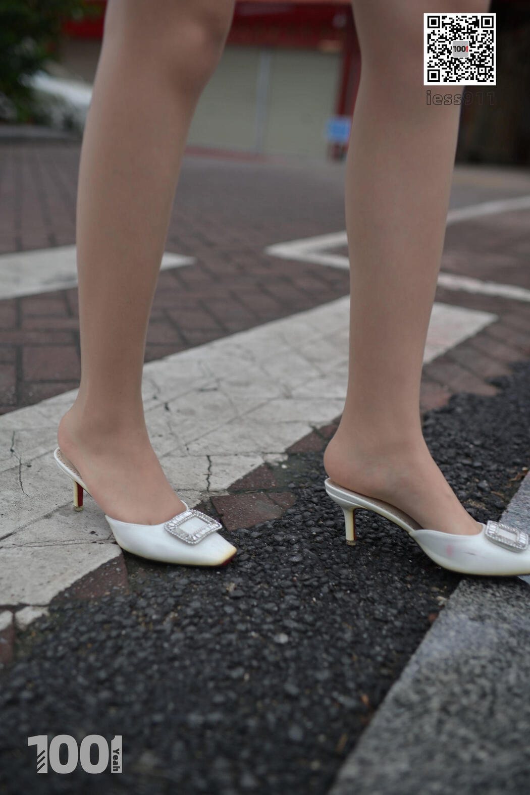 [IESS One Thousand and One Nights] "Waiting for the Bus 2" Street shot beautiful feet