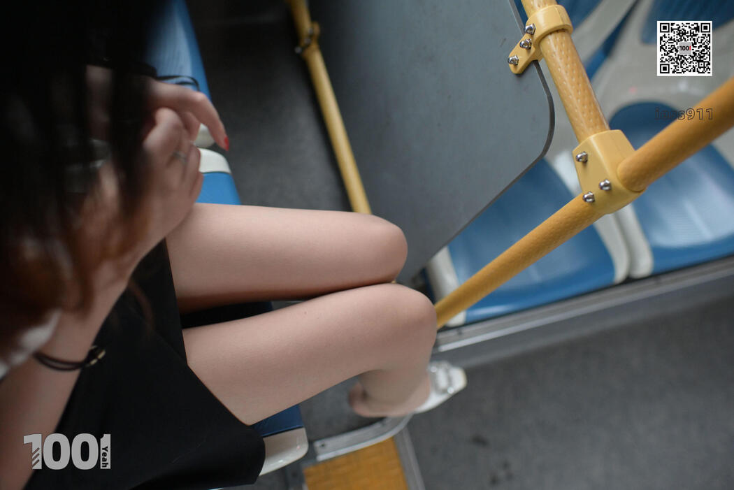 [IESS One Thousand and One Nights] "Waiting for the Bus 2" Street shot beautiful feet