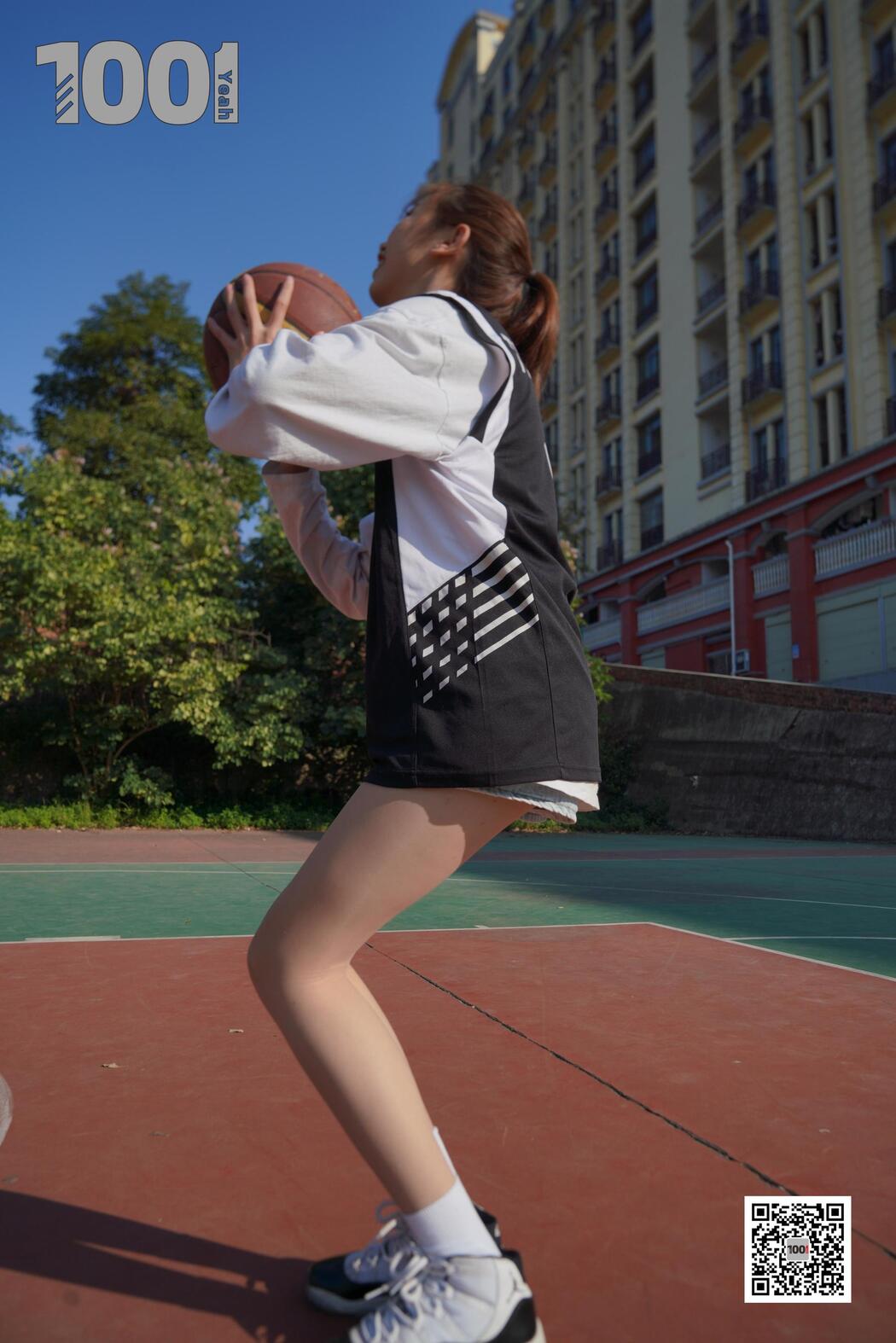 [IESS One Thousand and One Nights] Model Strawberry "Playing Basketball with Girlfriend 2" with beautiful legs in stockings