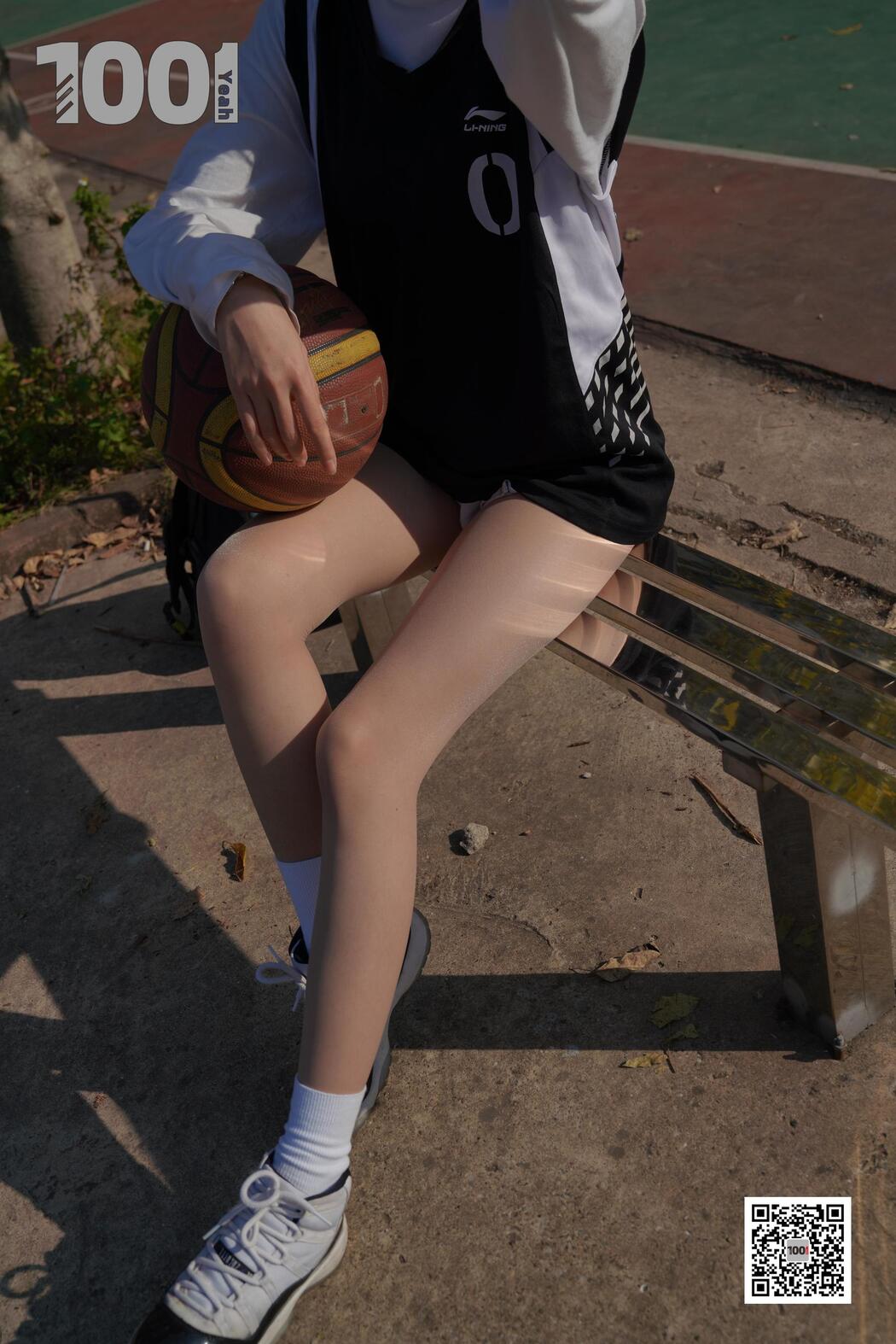 [IESS One Thousand and One Nights] Model Strawberry "Playing Basketball with Girlfriend 2" with beautiful legs in stockings