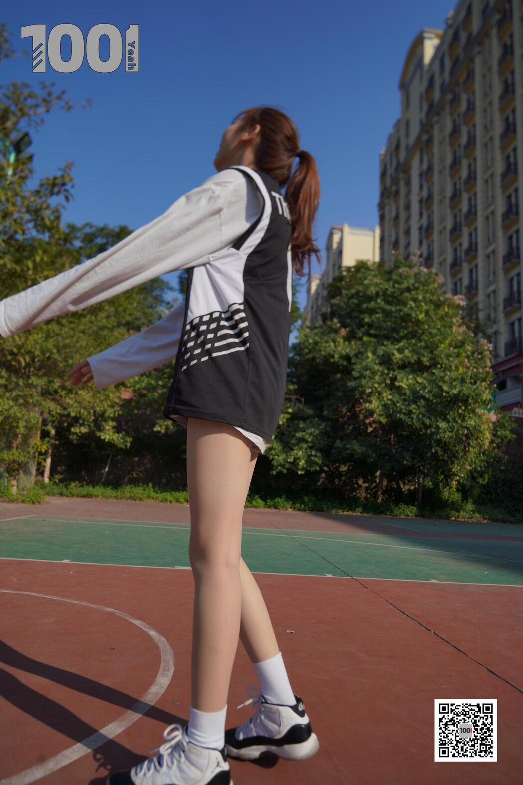 [IESS One Thousand and One Nights] Model Strawberry "Playing Basketball with Girlfriend 2" with beautiful legs in stockings