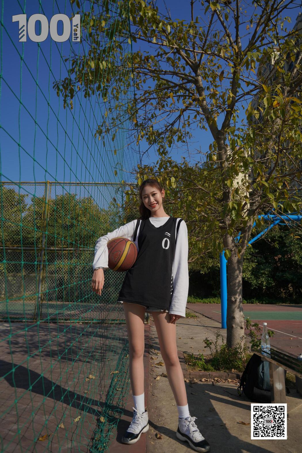 [IESS One Thousand and One Nights] Model Strawberry "Playing Basketball with Girlfriend 2" with beautiful legs in stockings