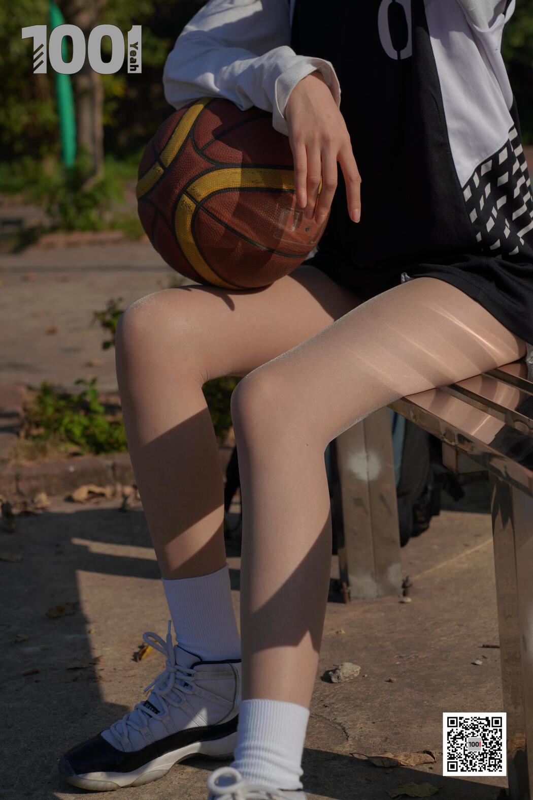 [IESS One Thousand and One Nights] Model Strawberry "Playing Basketball with Girlfriend 2" with beautiful legs in stockings