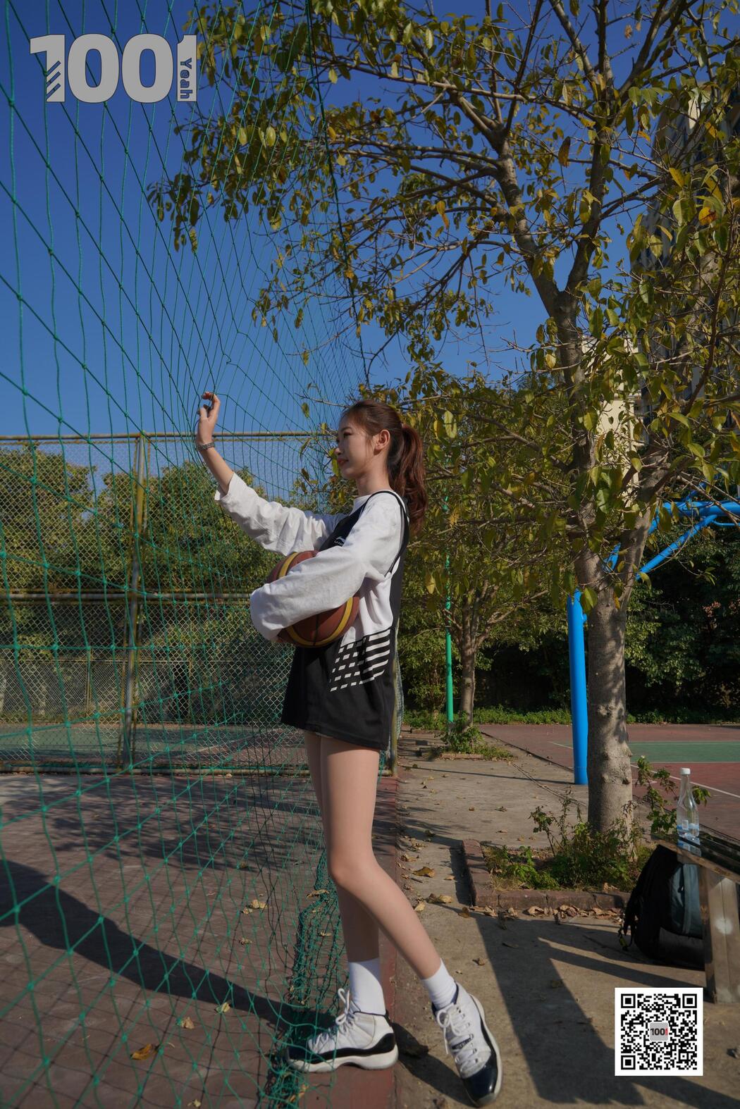 [IESS One Thousand and One Nights] Model Strawberry "Playing Basketball with Girlfriend 2" with beautiful legs in stockings