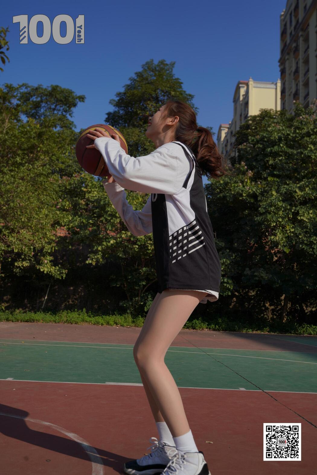 [IESS One Thousand and One Nights] Model Strawberry "Playing Basketball with Girlfriend 2" with beautiful legs in stockings