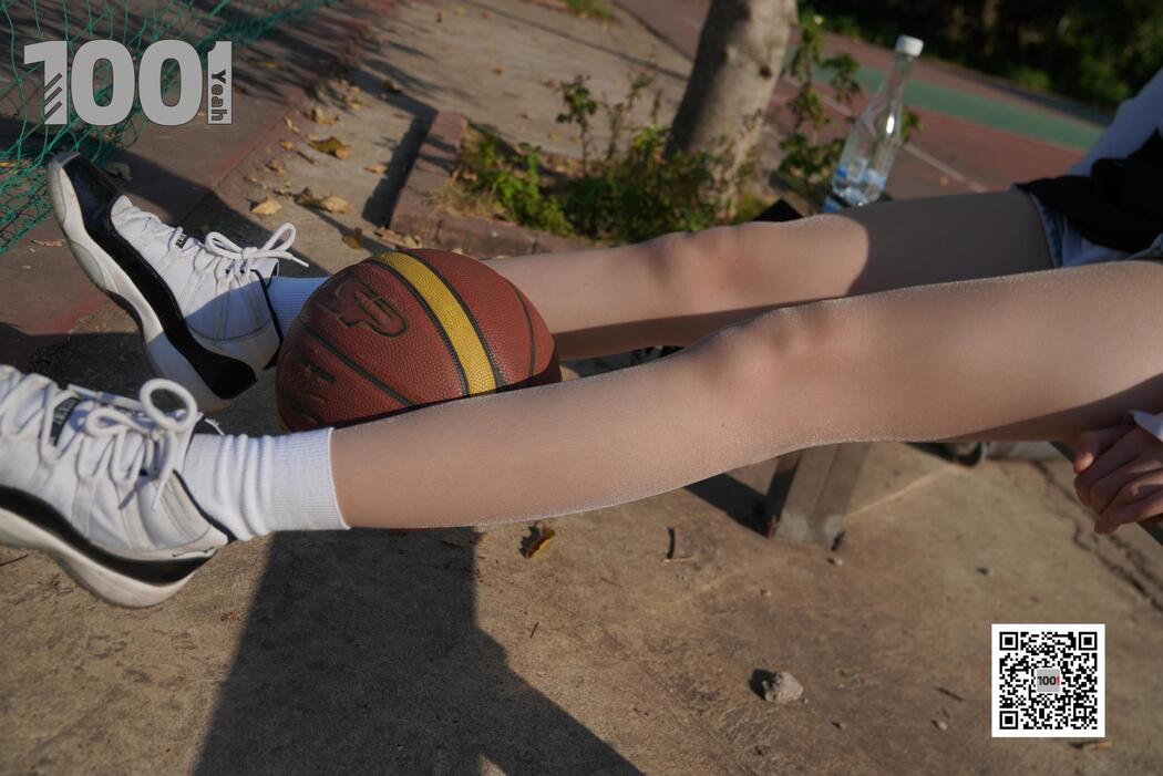 [IESS One Thousand and One Nights] Model Strawberry "Playing Basketball with Girlfriend 2" with beautiful legs in stockings